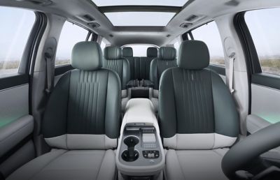 Die verschiebbare Konsole Universal Island 2.0 im neuen IONIQ 9.